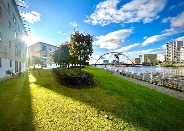 Cosy Riverside Home Secc Hydro