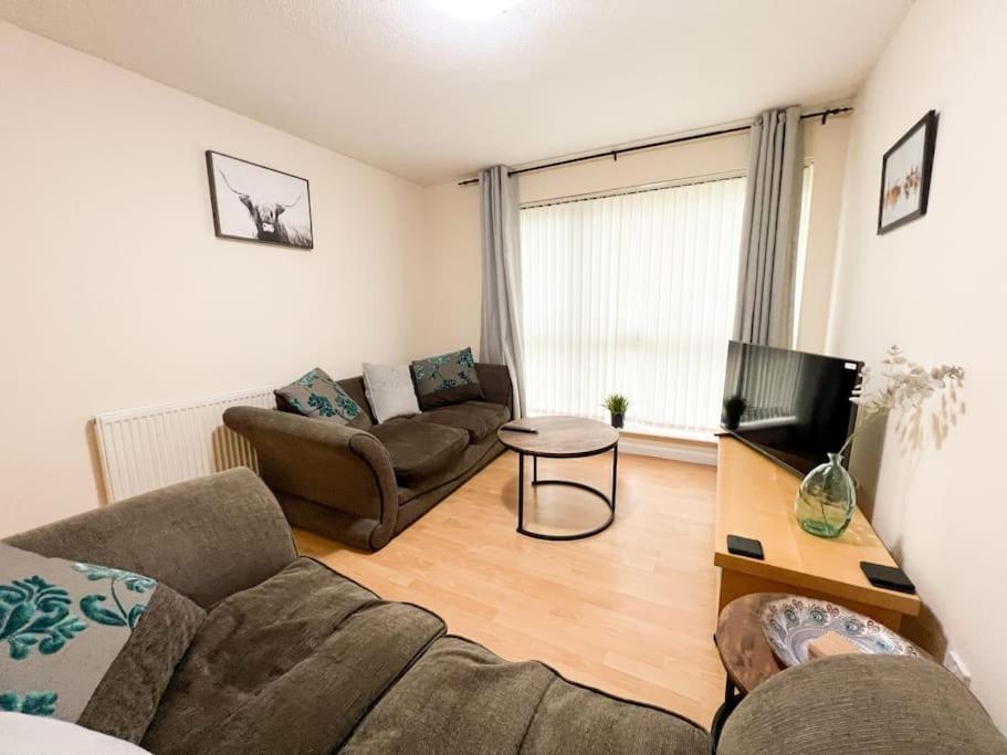 Cosy Riverside Secc Hydro Apartment